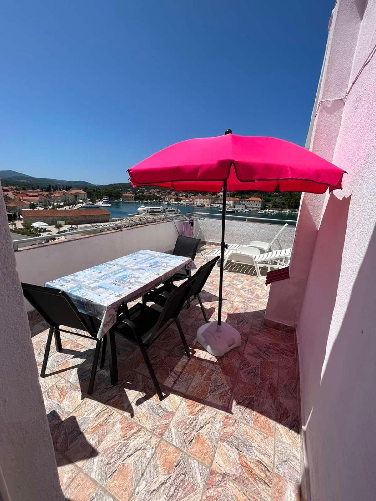 Apartments Peronja Jelsa Seafront Exterior foto
