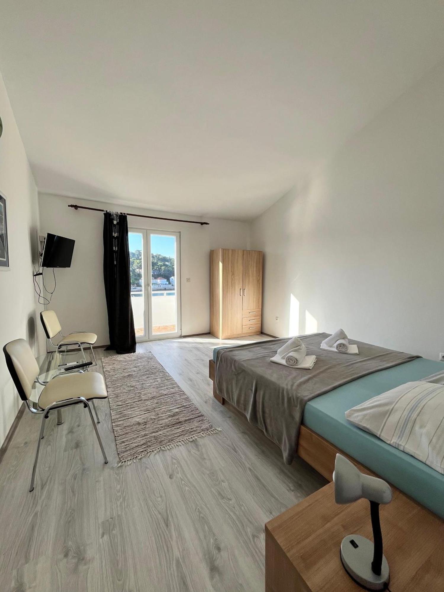Apartments Peronja Jelsa Seafront Exterior foto